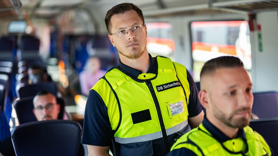 Sicherheits- und Ordnungsdienst im Zug Variante_Regio_Max Lautenschläger_3000x1999_bis 31.12.2099 (1)